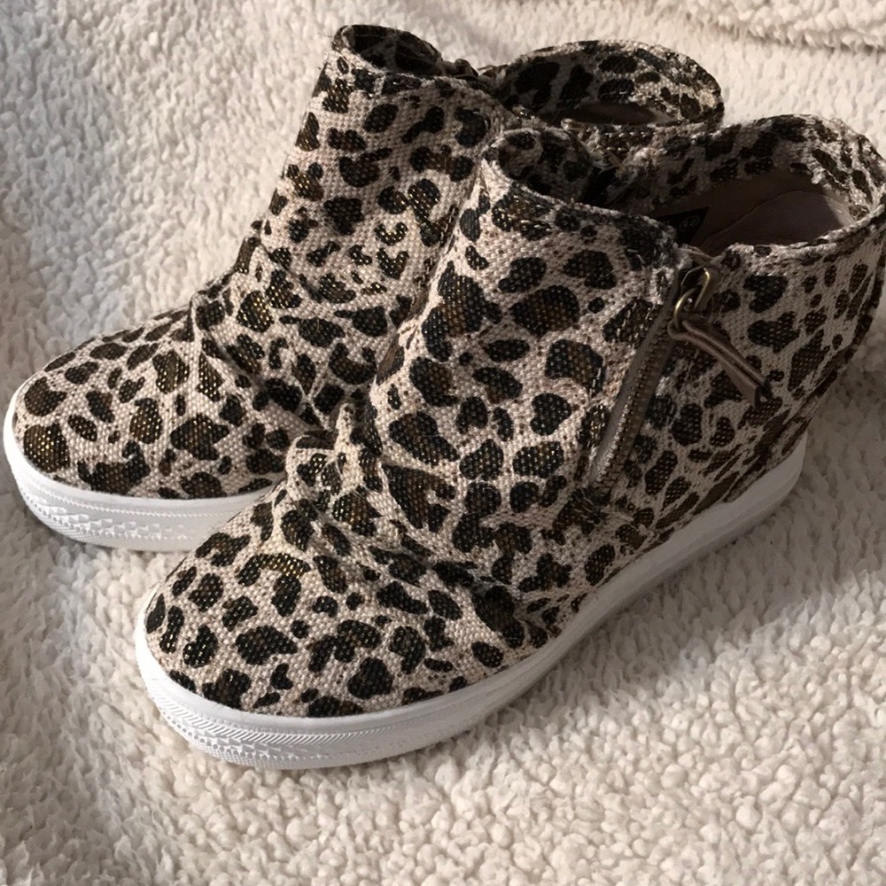 Leopard wedge sneaker